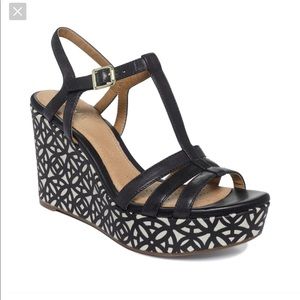 Clark’s wedge sandal worn once ! Size 10